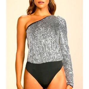 Lulu’s Dancing Diva One Shoulder Silver Sequin Body Suit NWT large